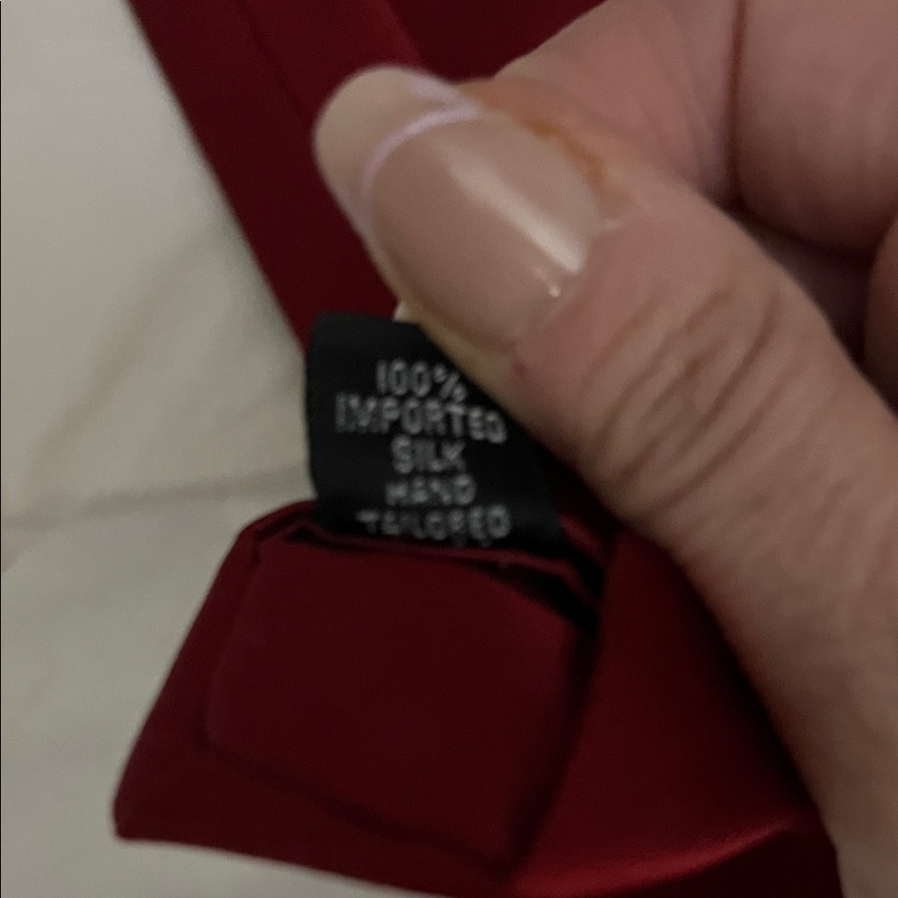 Elegant Red Silk Tie - Picture 3 of 4